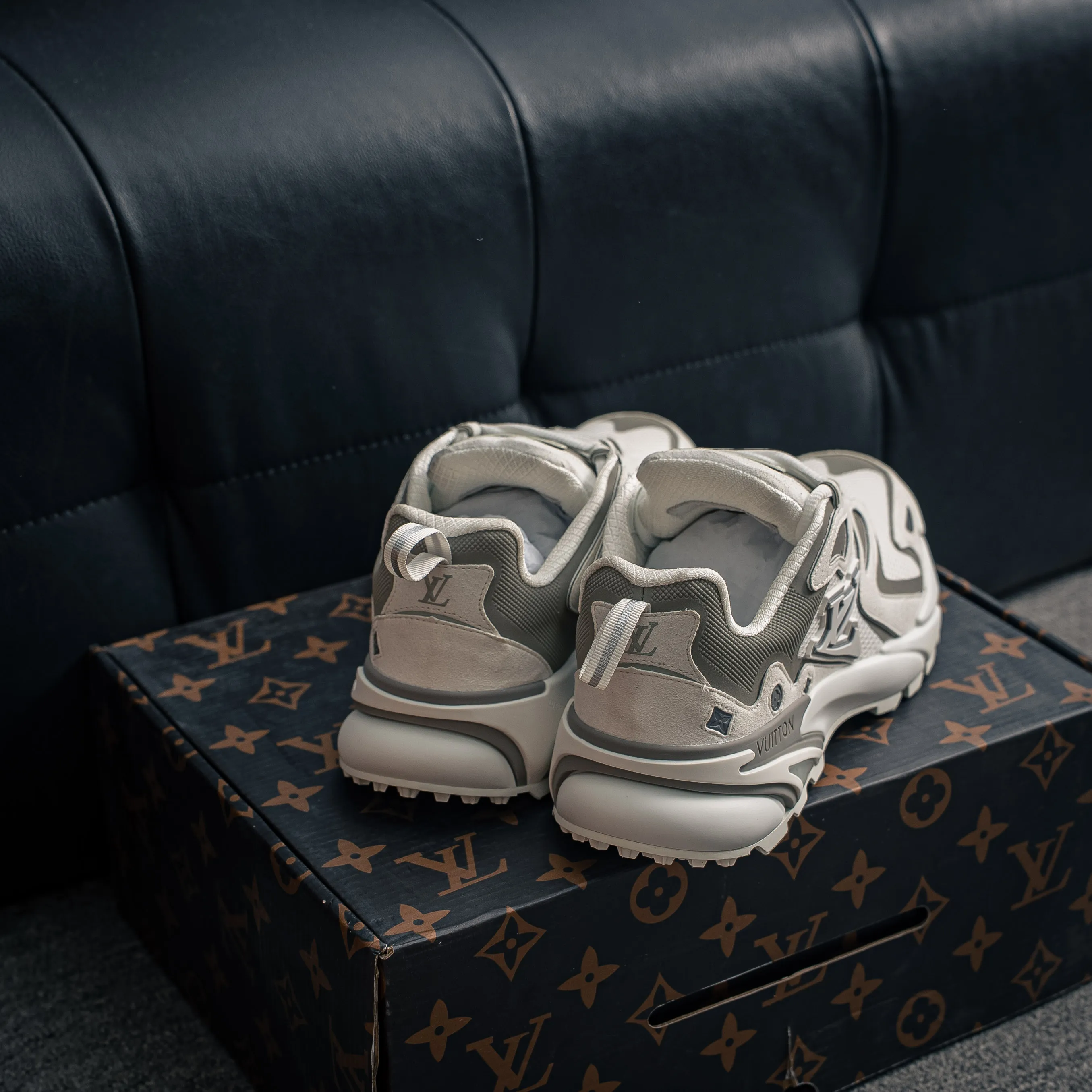 【YS 】 Premium LV Classic New Arrival Sneakers ✦ 1:1 ， ， ✦ Cowhide Leather Shoes ， LOGO ✦ + ，